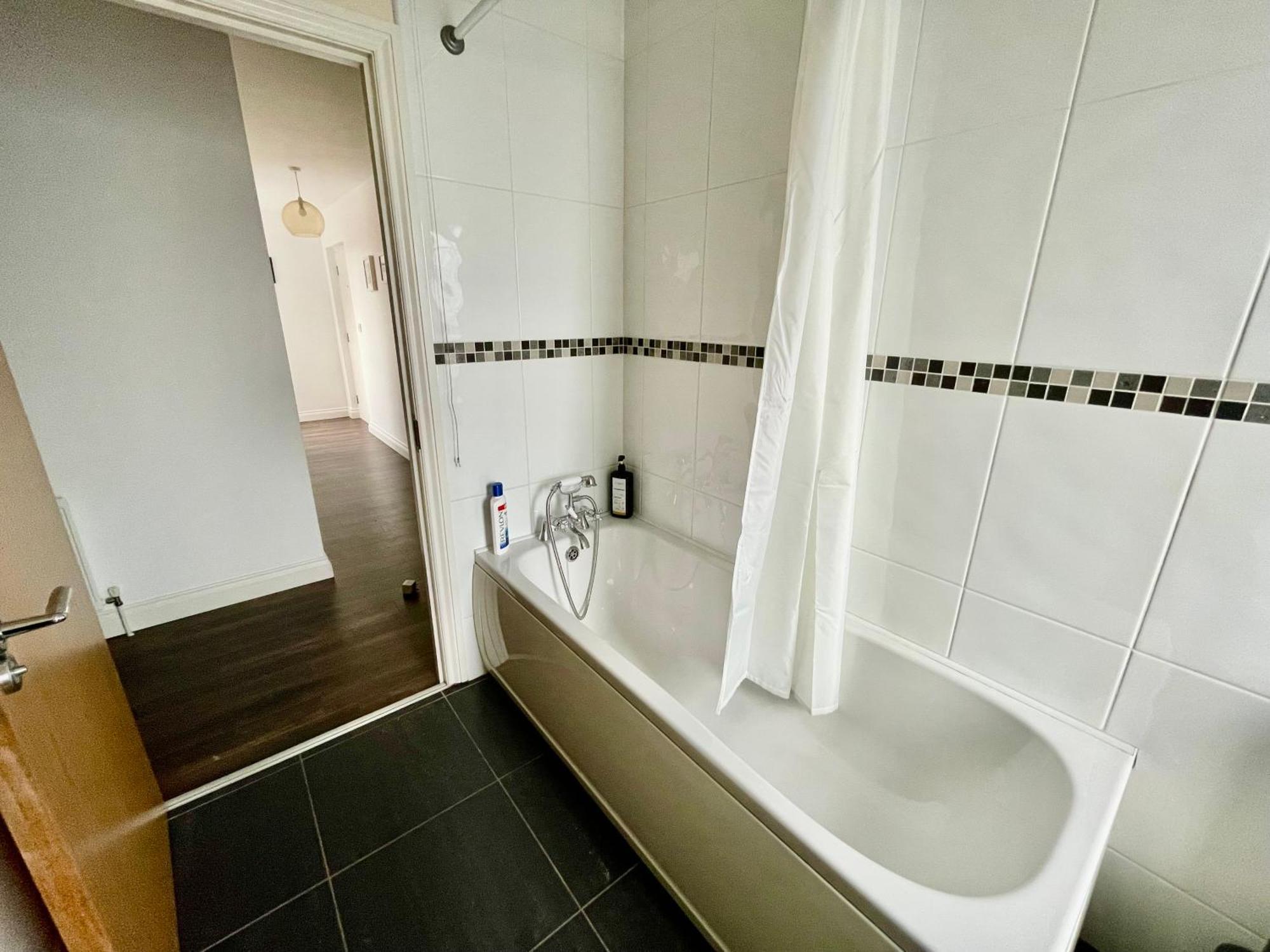 2 Bedroom City-Centre Apartment With Free Parking Belfast Esterno foto