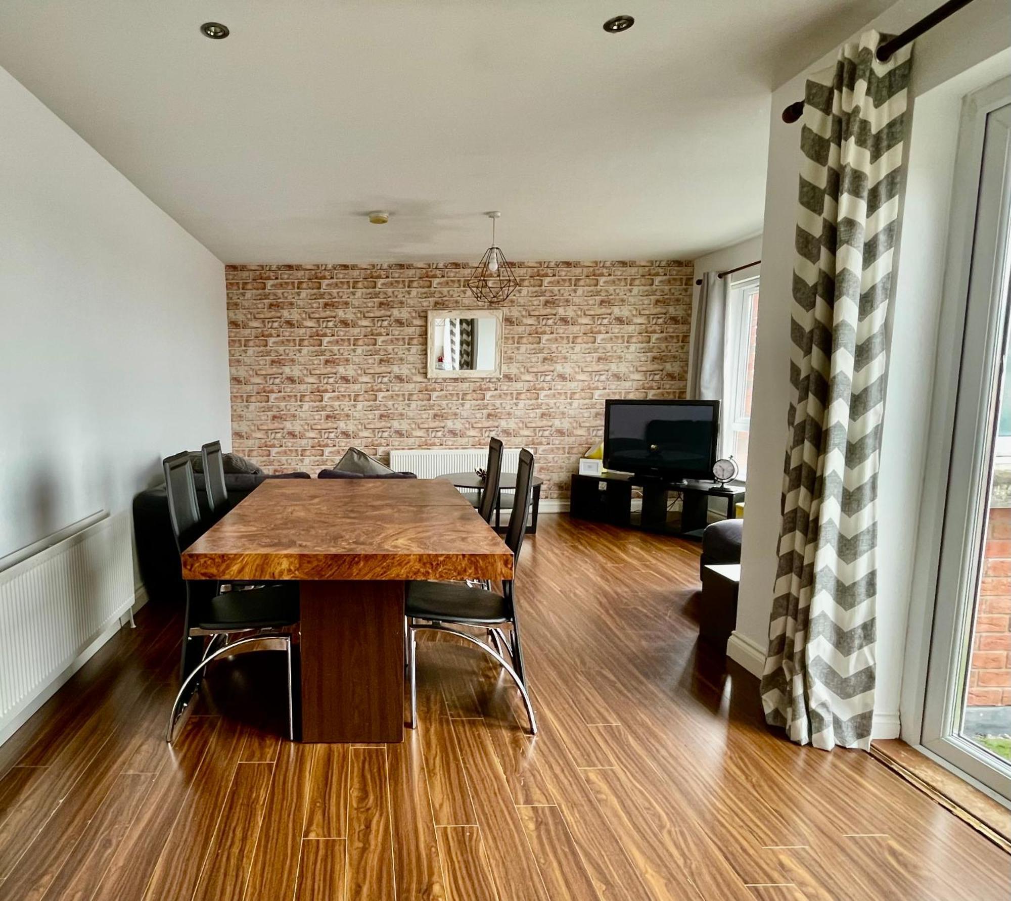 2 Bedroom City-Centre Apartment With Free Parking Belfast Esterno foto
